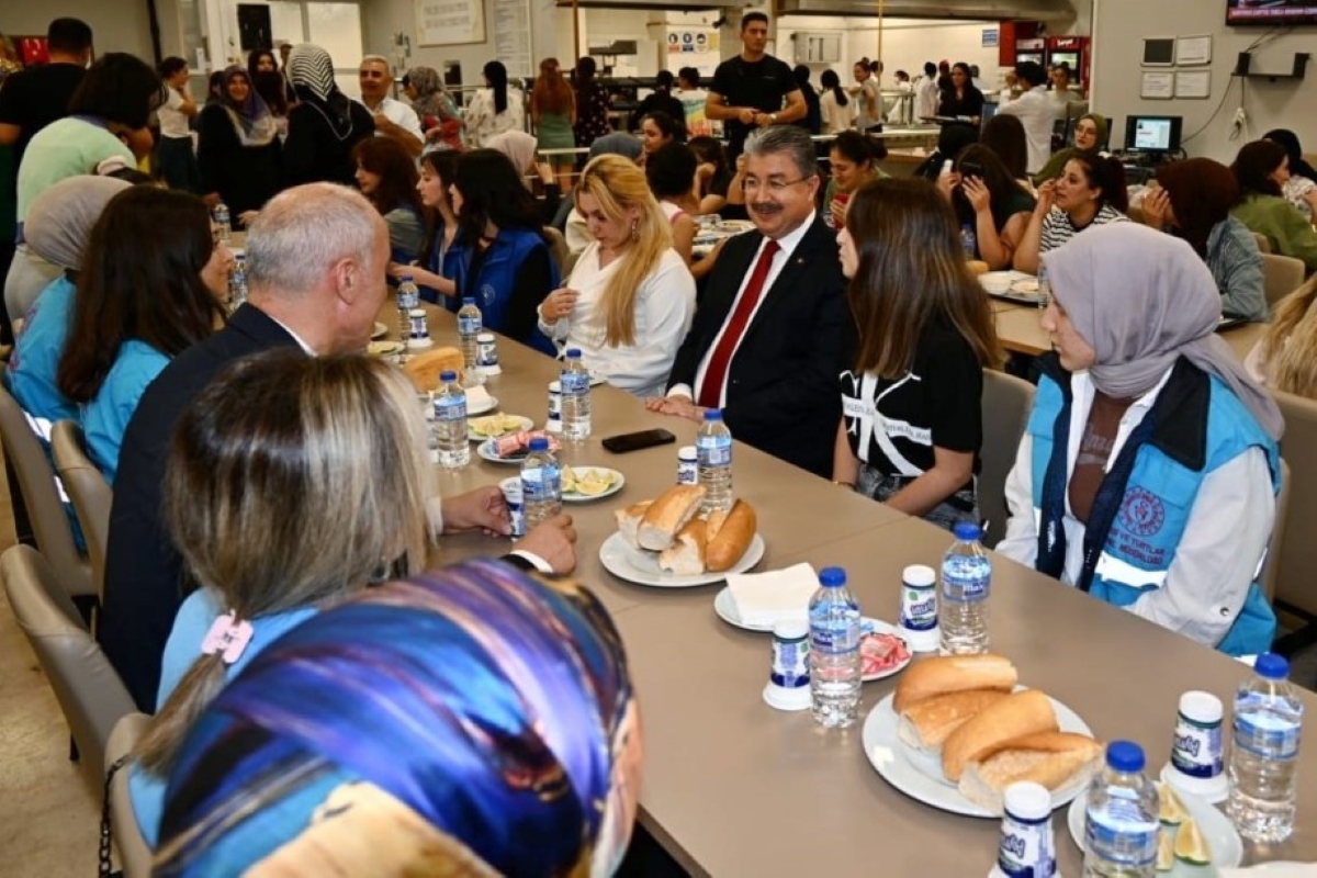 Vali Yılmaz Kızyurdu Öğrenciler Yemek