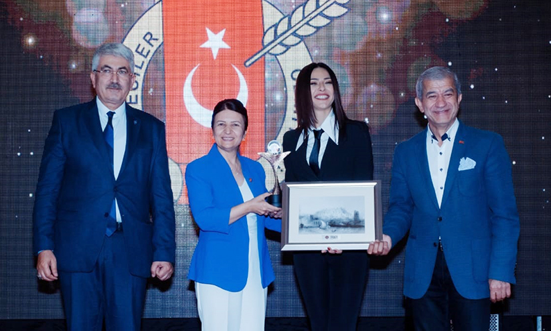 Antalya Medya Ödül Buse Yıldırım