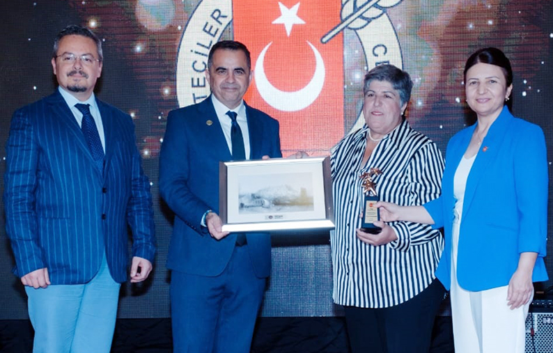 Antalya Medya Ödül Canan Güllü