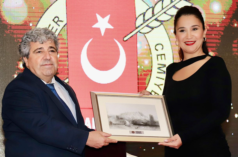 Antalya Medya Ödül Ezgi Gözeger