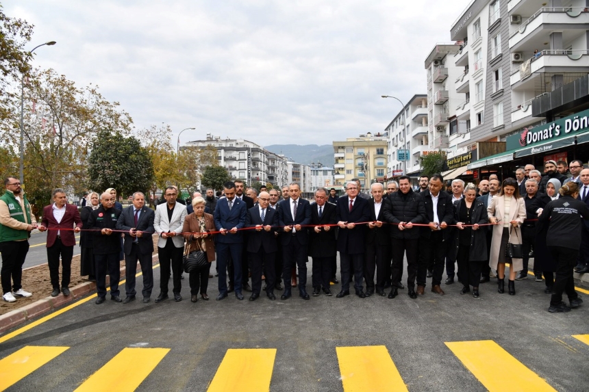 Asfalt Yol Konforuna Kavuşan Şehi̇t Firat Yilmaz Çakiroğlu Caddesi̇ Yeni̇lenen Yüzüyle Hi̇zmete Alindi (37)