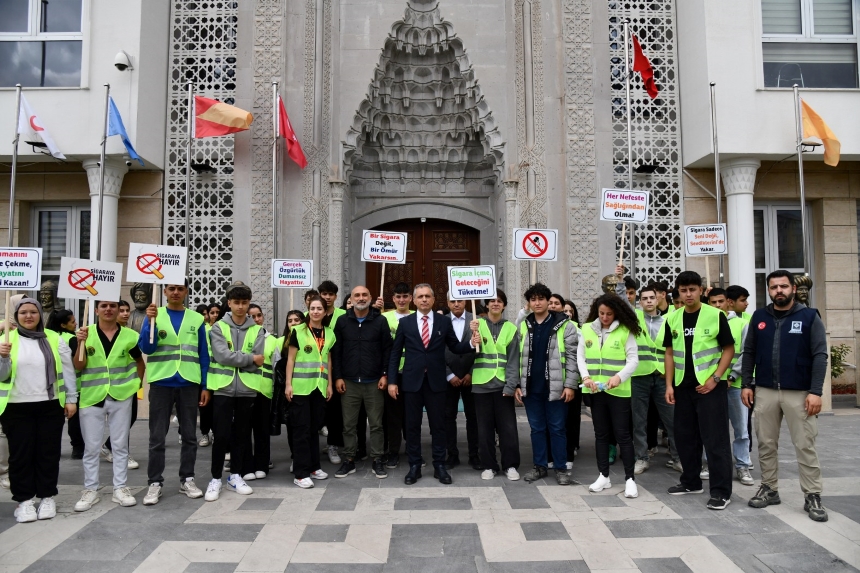 Osmani̇ye Beledi̇yesi̇’ni̇n Destekleri̇yle Atatürk Anadolu Li̇sesi̇’ni̇n Öğretmenleri̇ Ve Öğrenci̇leri̇ Topladiklari Si̇gara İzmari̇tleri̇yle Farkindalik Oluş[13]