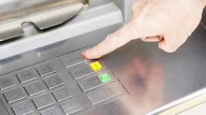 Atm’lerdeki Kırmızı Tuşun Sır Perdesi Sadece “İptal” Değil, Hayat Kurtaran Bir Özellik! 11