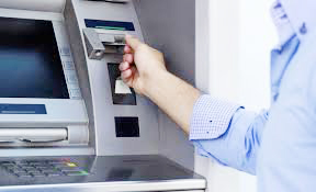 Atm’lerdeki Kırmızı Tuşun Sır Perdesi Sadece “İptal” Değil, Hayat Kurtaran Bir Özellik!
