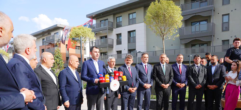 Bakan Kurum Depremzedeler2
