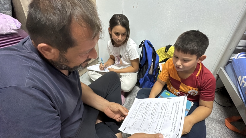 4 Çocuğuna Hem Anne Hem Baba Oldu (1)