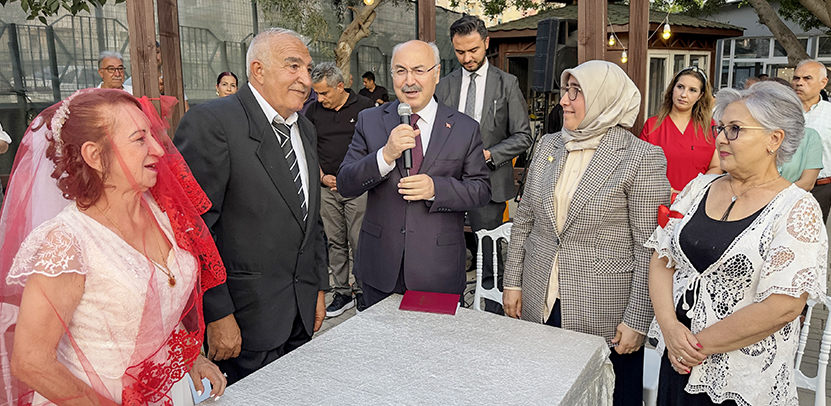 65 Ve 75 Yaşındaki Çift Nikah Masasında1