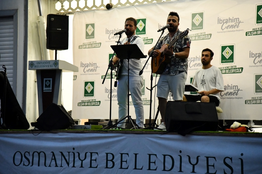 Osmani̇ye Beledi̇yesi̇ Bayram Şenli̇ği̇’nde Çocuklar Ve Ai̇leleri̇ Doyasiya Eğlendi̇ (6)