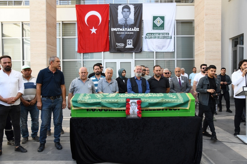 Osmani̇ye Beledi̇yesi̇ Personeli̇ Hüseyi̇n Ergen Gözyaşlari Arasinda Toprağa Veri̇ldi̇ (17)