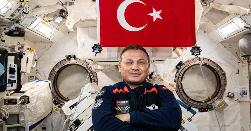 Alper Gezeravcı Kimdir