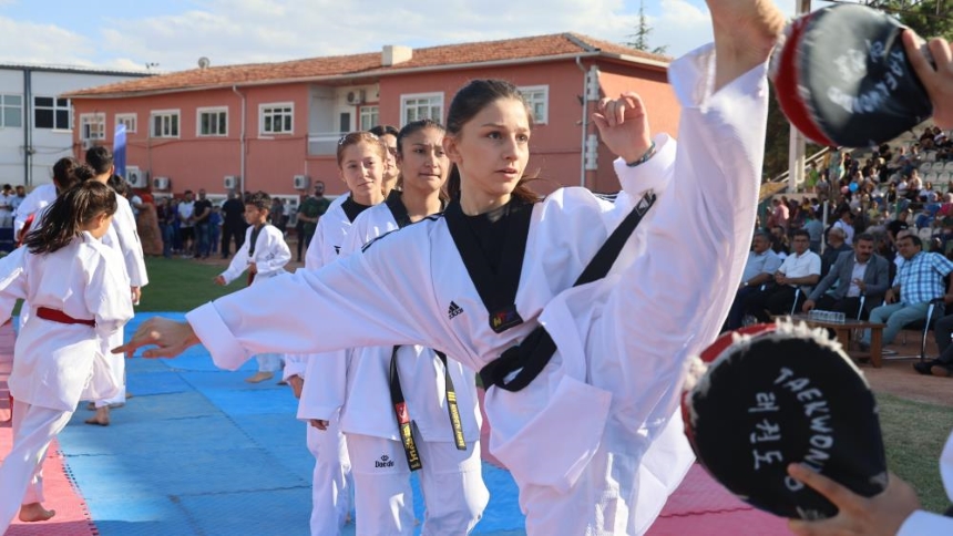 Ayak Bağları Koptu, Mücadele Ruhu Kırılmadı (3)
