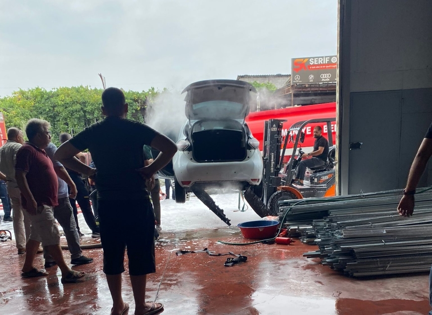 Osmaniye’de Elektrikli Araç Yangını (2)