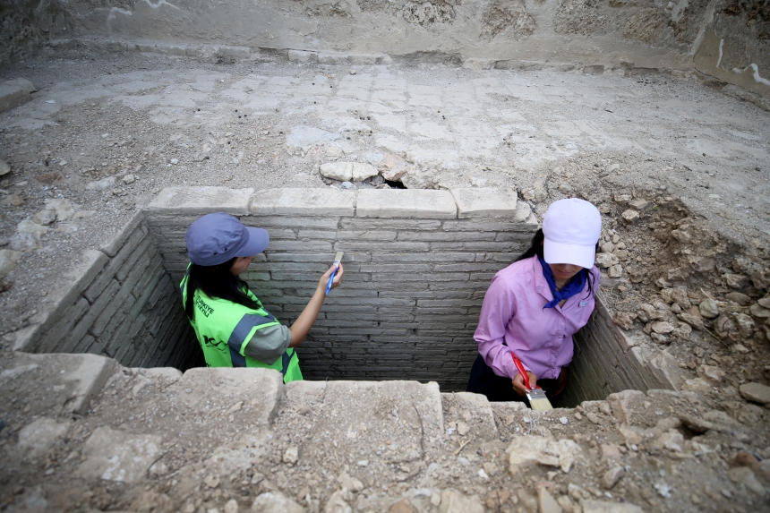 4 Tarihi Mezar Ortaya Çıktı-1