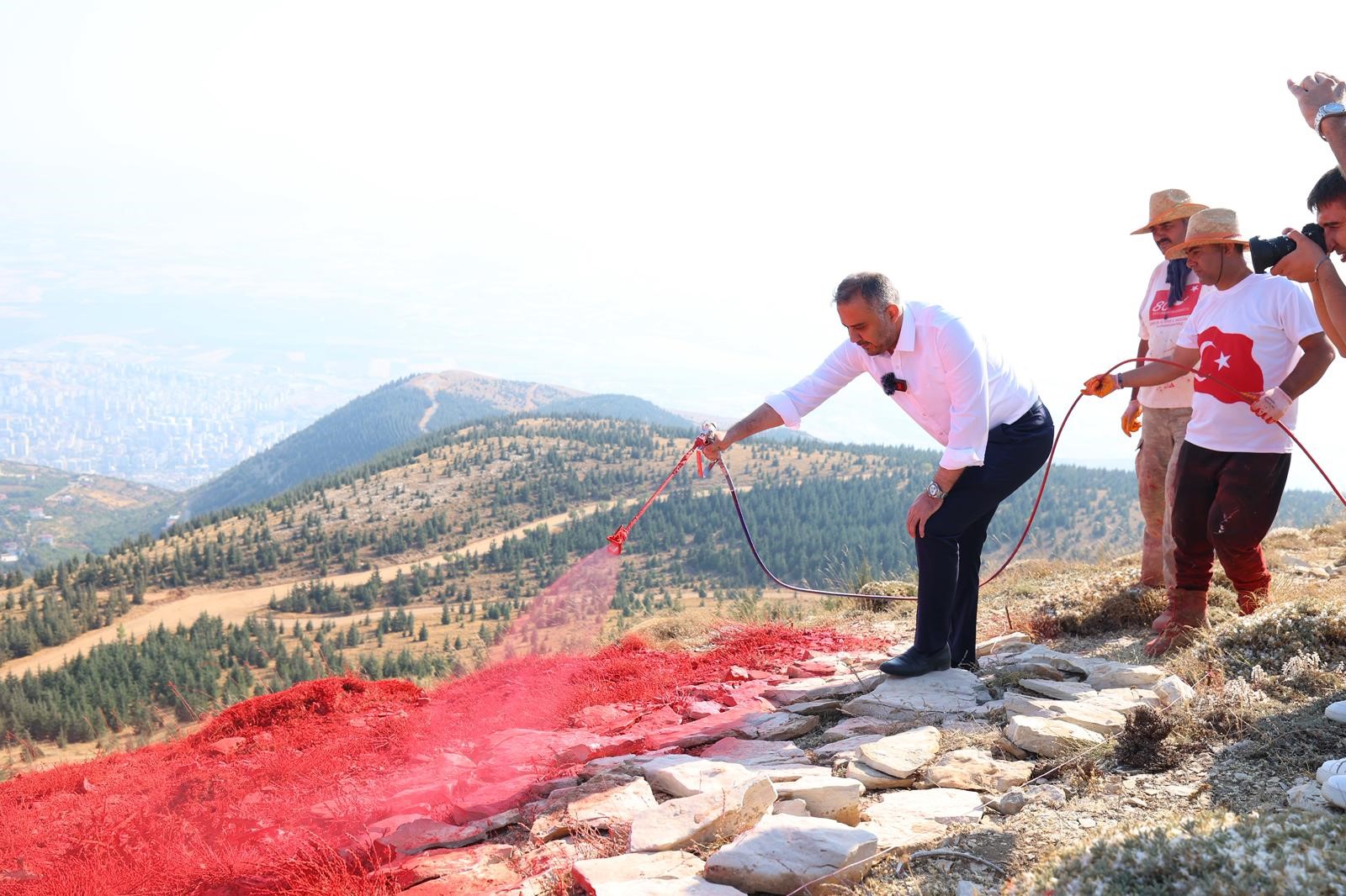 En Büyük Türk Bayrağı Kahramanmaraş'ta Ahır Dağı'na İşlendi (2)