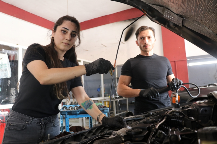 Kadın Motor Ustası2