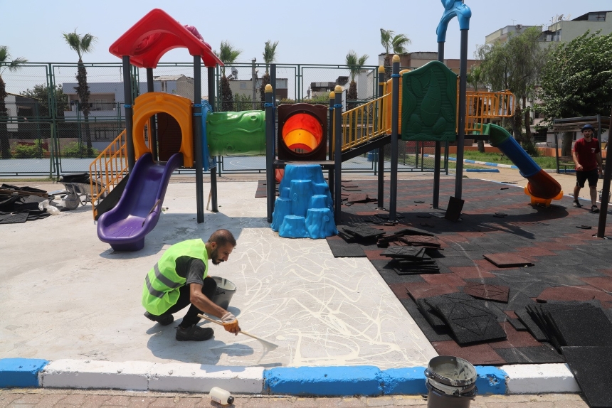Mersin Akdeniz’de Belediyeden Vatandaşa Park Hizmeti (1)