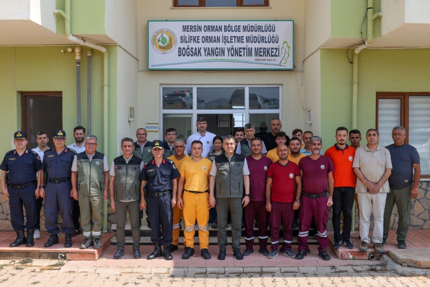 Silifke’de Vali Toros Yangın Sonrası Vatandaşlarla Buluştu (1)