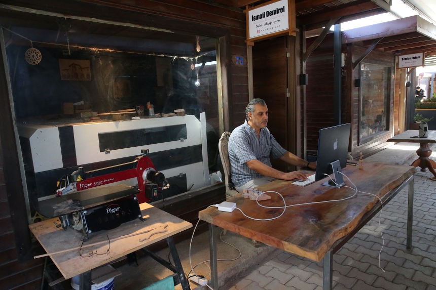 Afetzede Sanatçı Atölyesinde Ahşap Yapbozlarıyla Umut Oluyor (4)