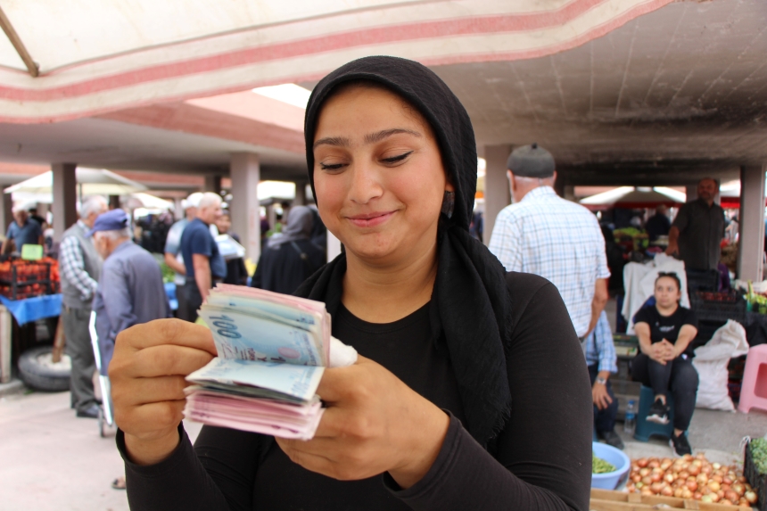 Amasyalı Genç Çiftçi Esra Pazar Tezgahında Hayallerini Büyütüyor (10)