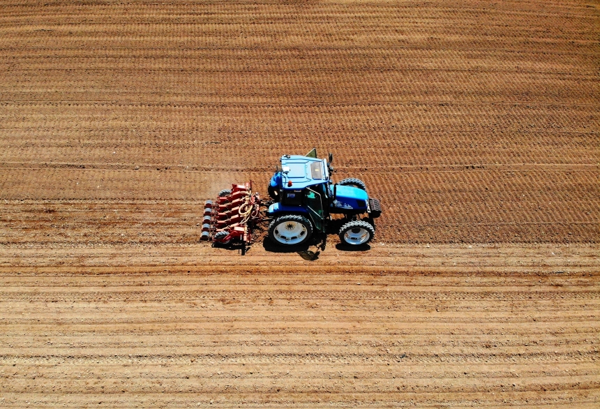 Atıl Arazileri Üretime Kazandırıyor