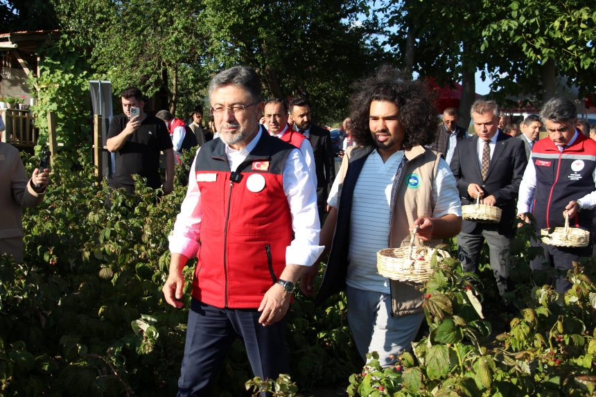 Bakan Yumaklı Genç Üreticilerle Tarımda Yeni Bir Ekosistem Kuruluyor (4)