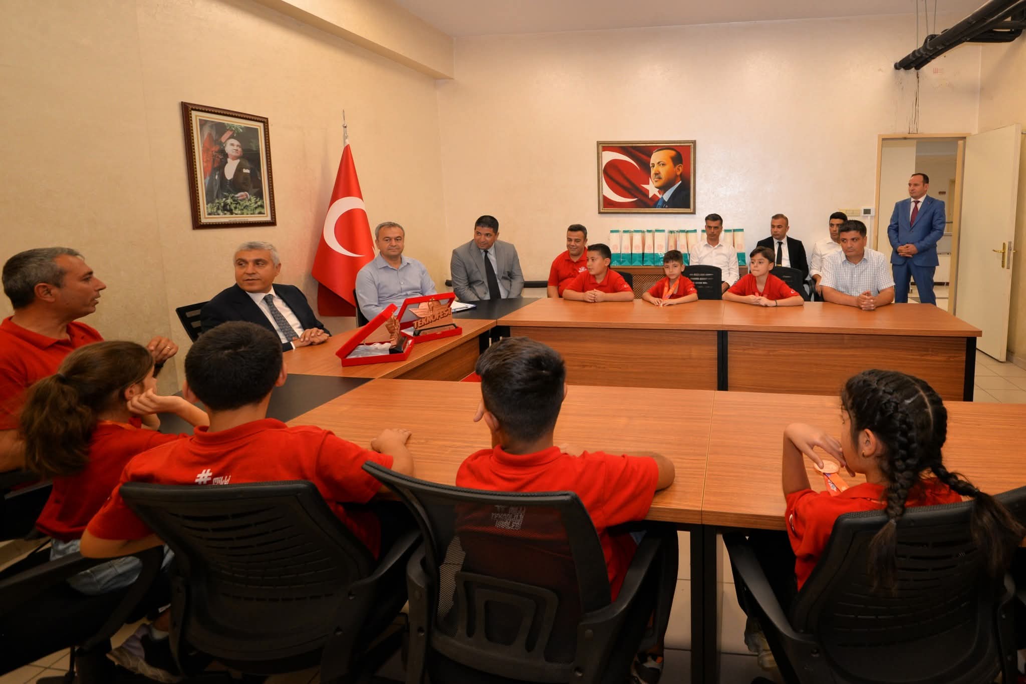 F B I M G 1758813106710