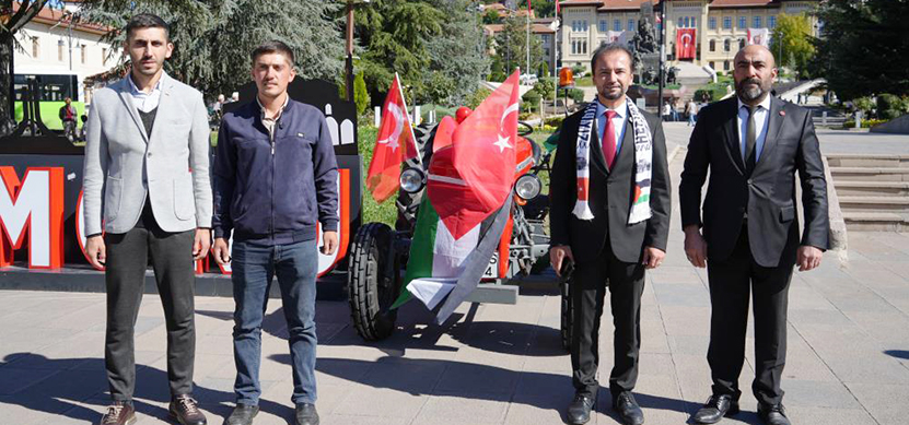 Gazze Için Traktörünü Satıyor1