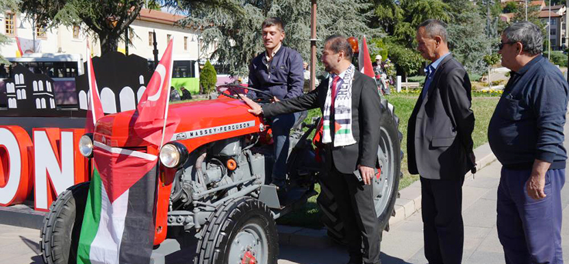 Gazze Için Traktörünü Satıyor2