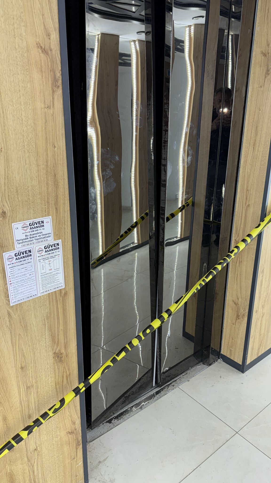 Asansör Yere Çakıldı  Genç Anne Hayatını  Kaybetti