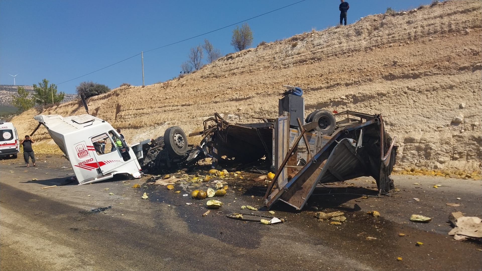 Mersin Mut'ta Otobüs Ve Kamyon Çarpıştı Ölü Ve Yaralılar Var (5)