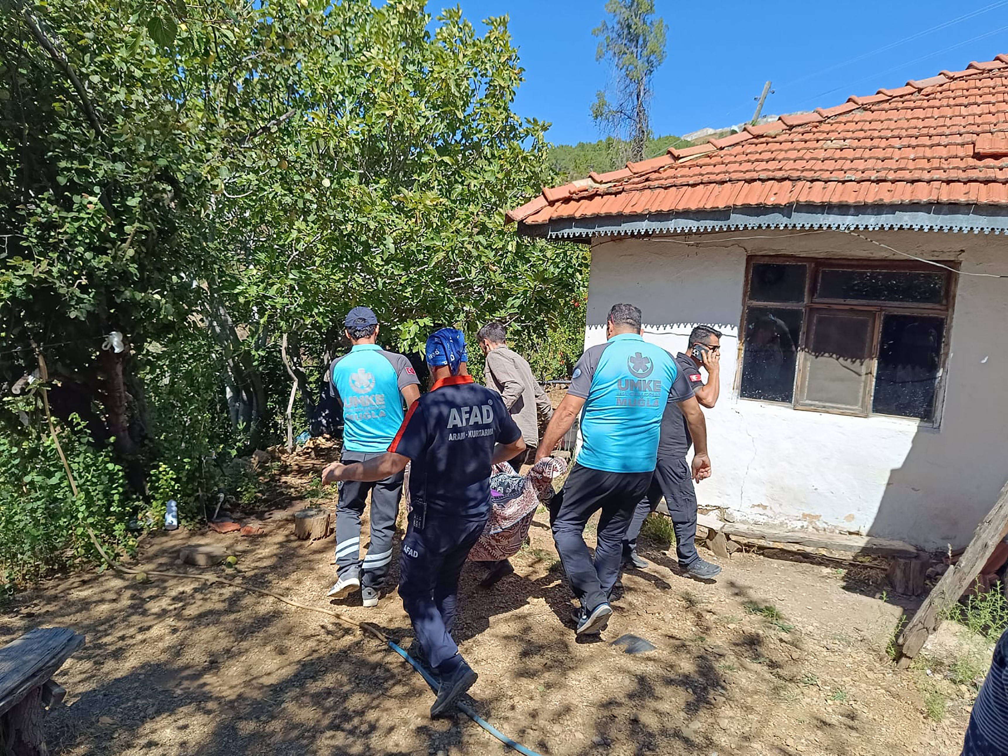 Muğla Köyceğiz’de Orman Yangını İki Mahalle Tahliye Edildi (2)