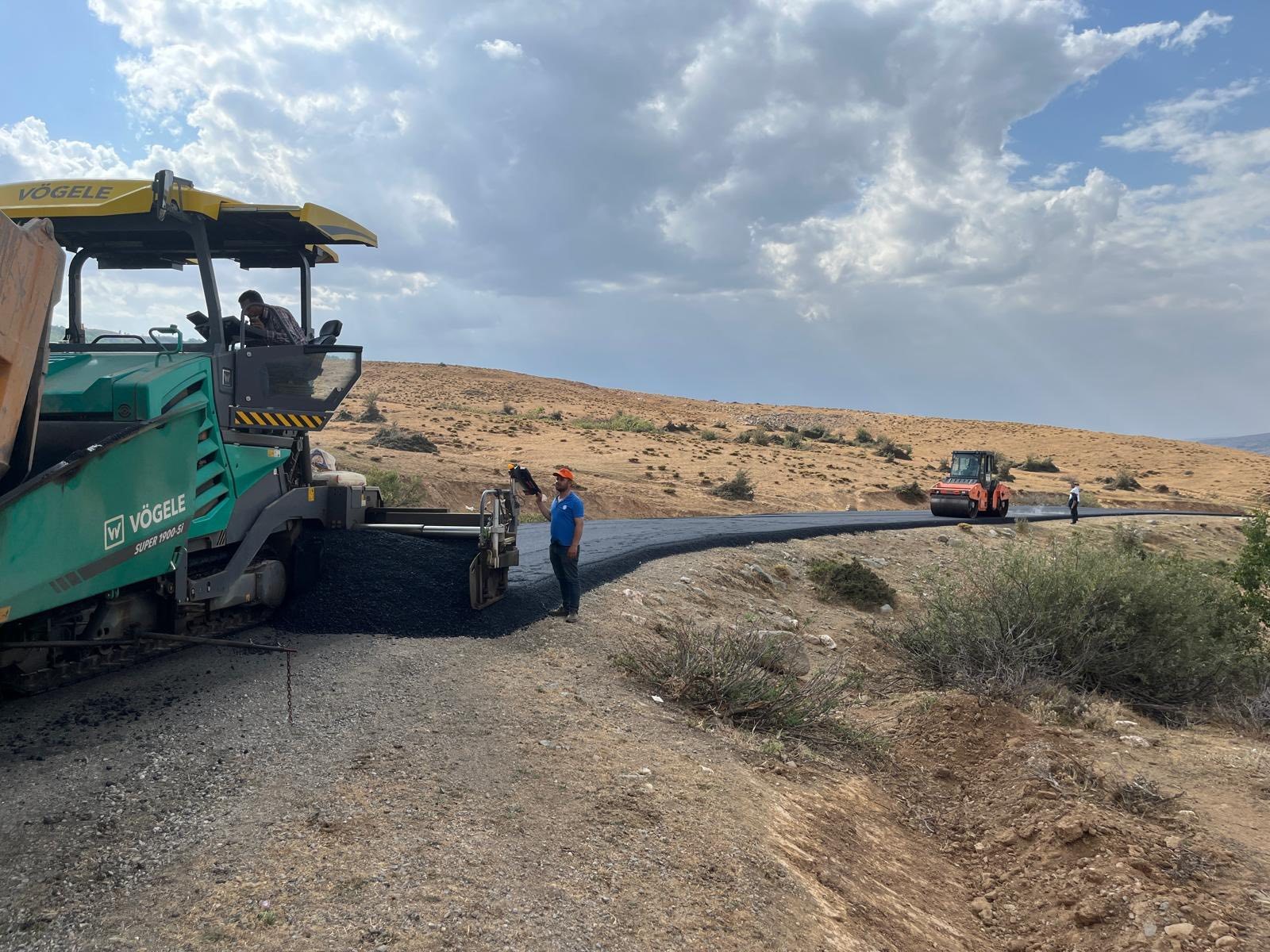 Muş'ta Ulaşım Konforu; Köy Yollarında Asfaltlama Çalışmaları (3)