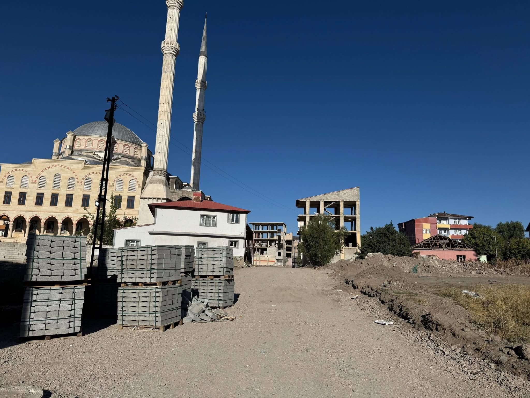 Patnos'ta İmar Planlı Bölgelerde Yeni Yollar Açılıyor (1)