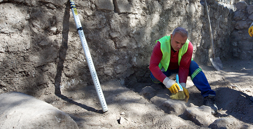 Toprakkale Kalesinde Kazı2
