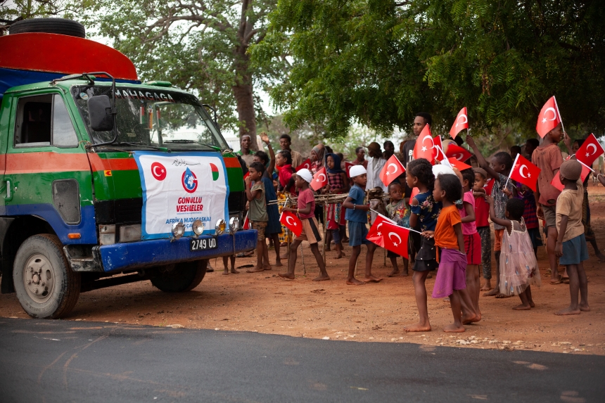 Türkiye’den Afrika’ya Uzanan Yardım Eli Gönüllü Vesileler (3)