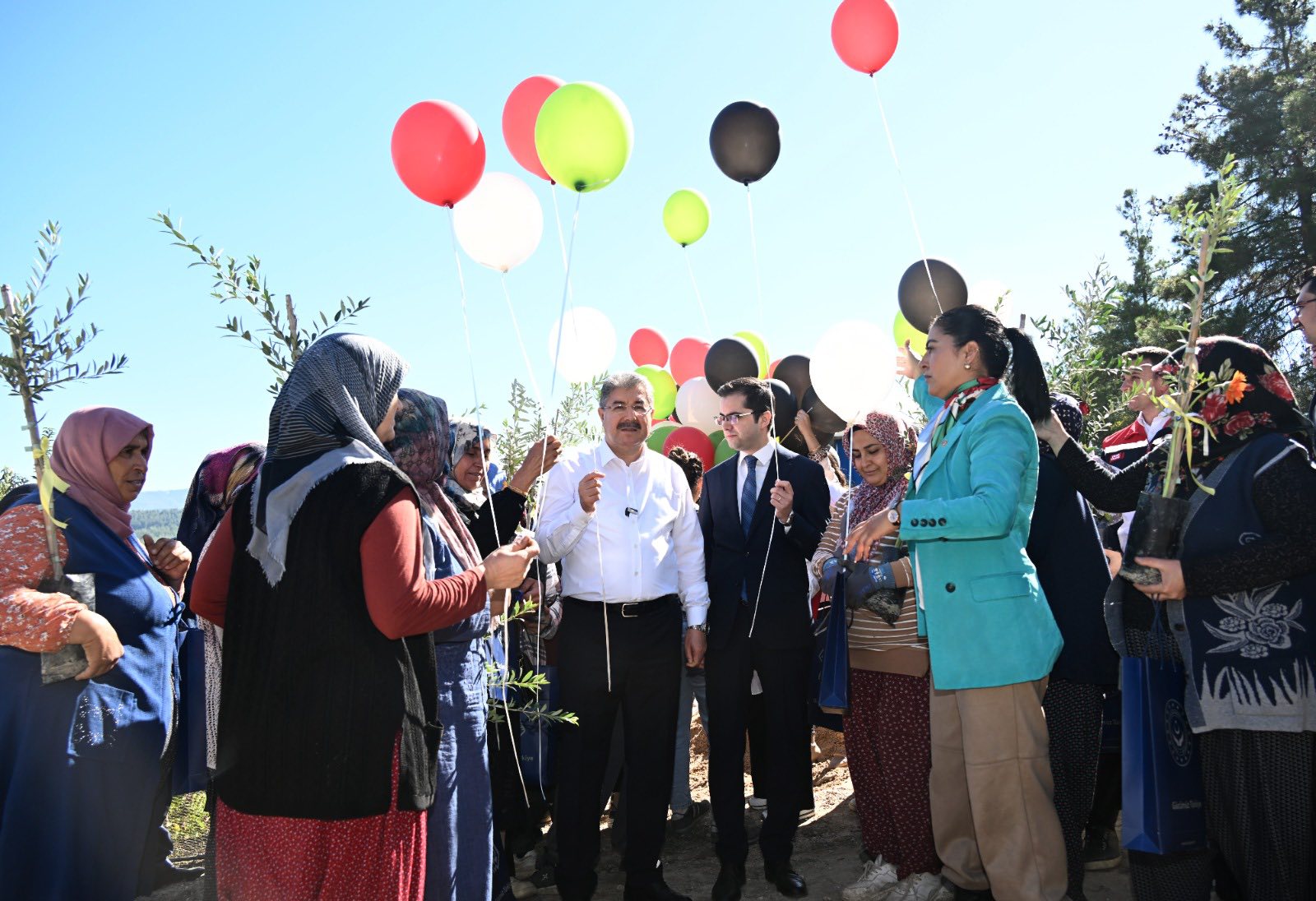 560098983 1238964398272473 817689573452366472 N