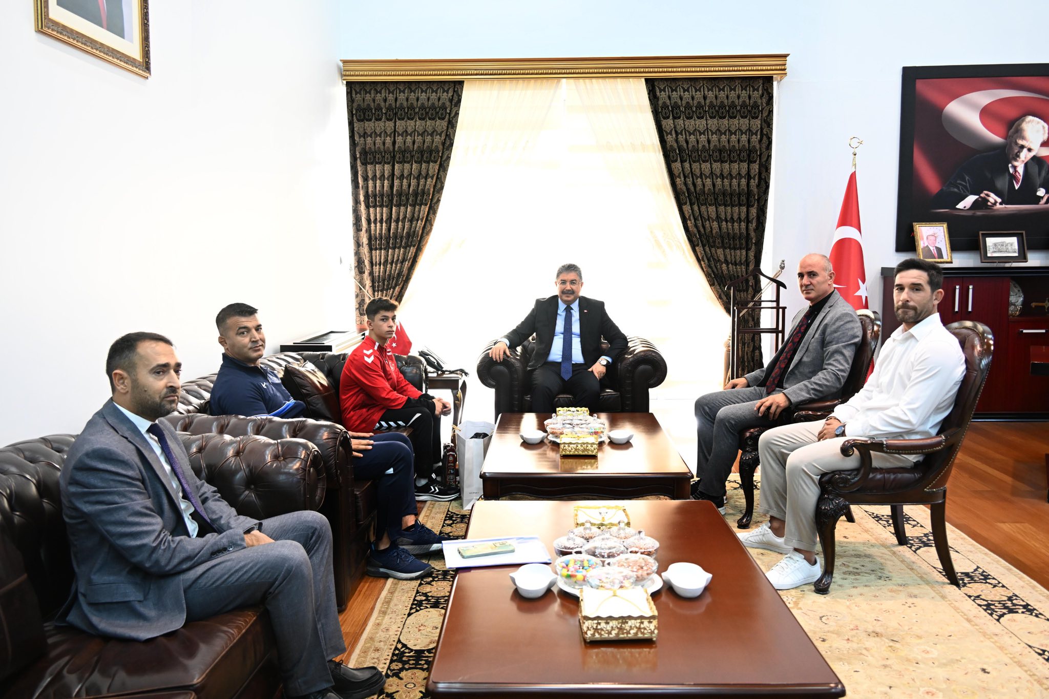 565638586 1240064104829169 1593966983111026414 N-1