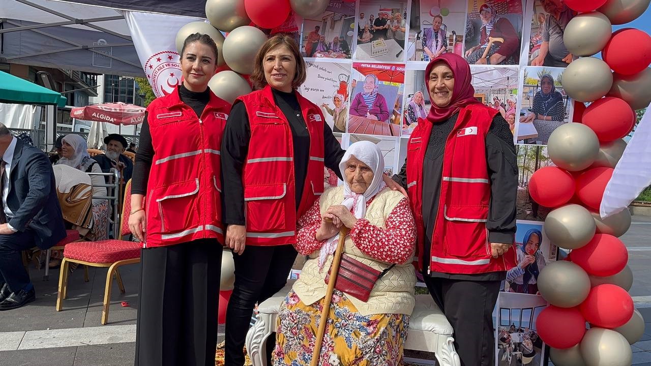 Dünya Yaşlılar Günü’nde Duygu Dolu Sergi (5)