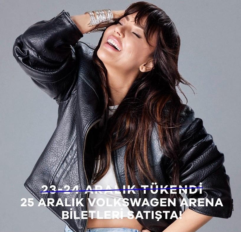 Ebru Gündeş Wolkswogen Arena Beraber Söylüyoruz (1)