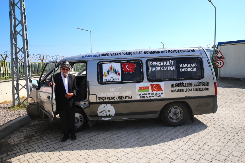 “Elmacı Dede” Depremzedelere 1 Ton Elma Dağıttı (3)