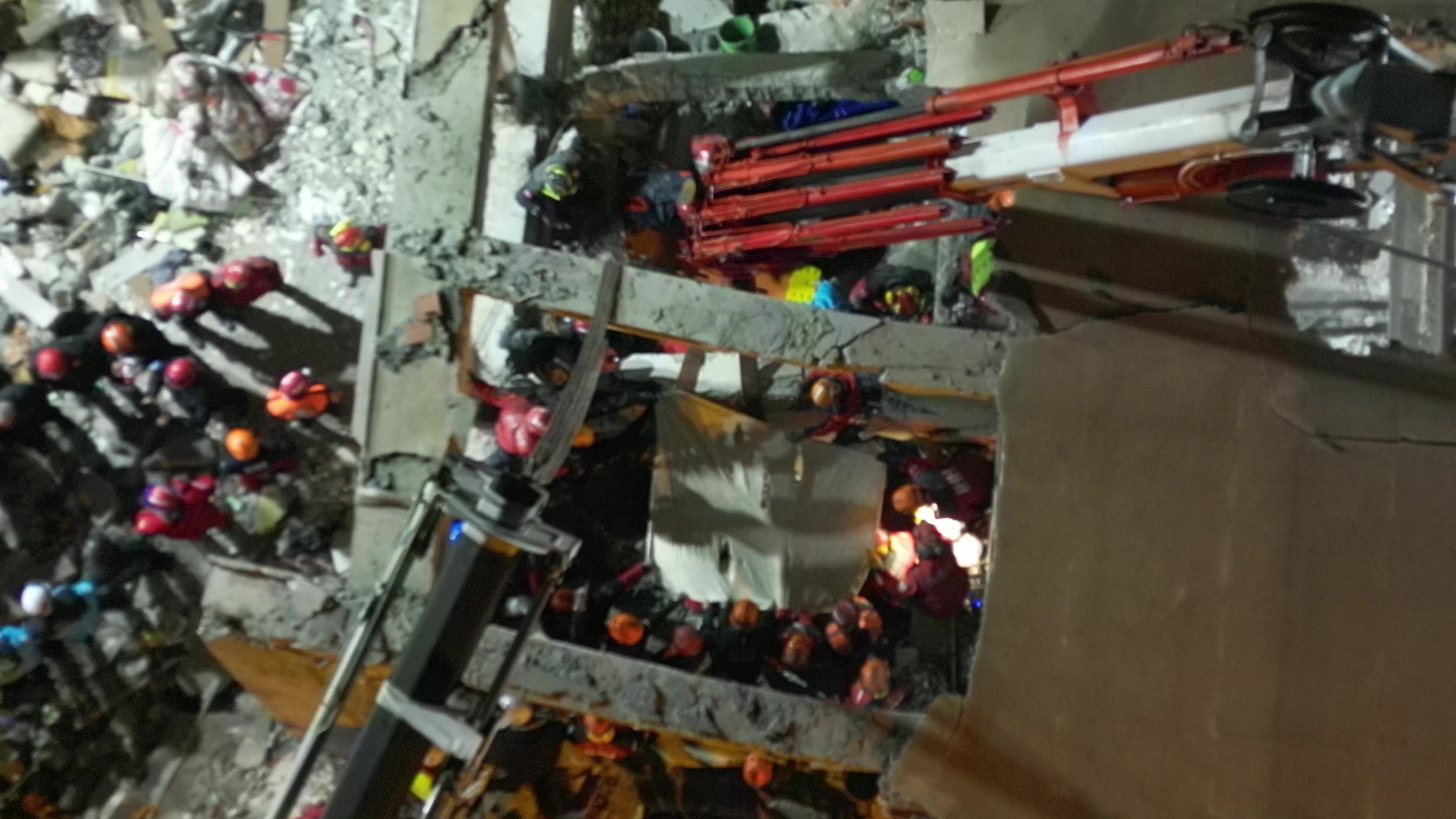 Gebze’de Kurtarma Tamamlandı 4 Kişi Hayatını Kaybetti (4)