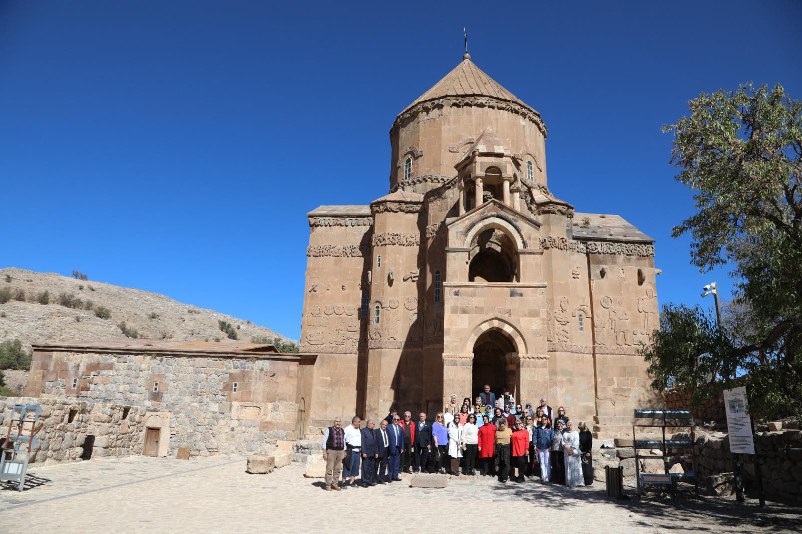 Osmaniye'de şehit aileleri ve gaziler van'ı gezdi