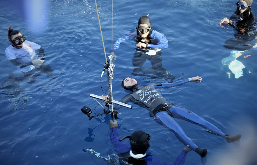 Milli Sporcu Şahika Ercümen, Gazze İçin Daldı (3)