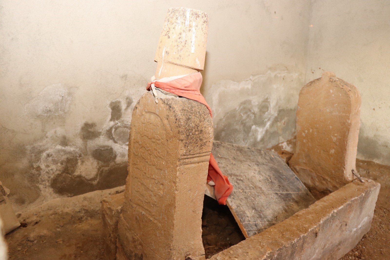 Şehit Mezarlarına Saldırı (1)