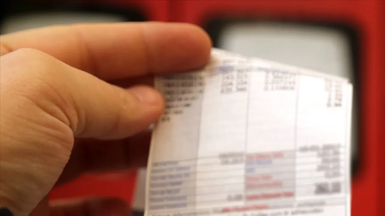 16723046 7200 453F B0D3 3102A47E8178