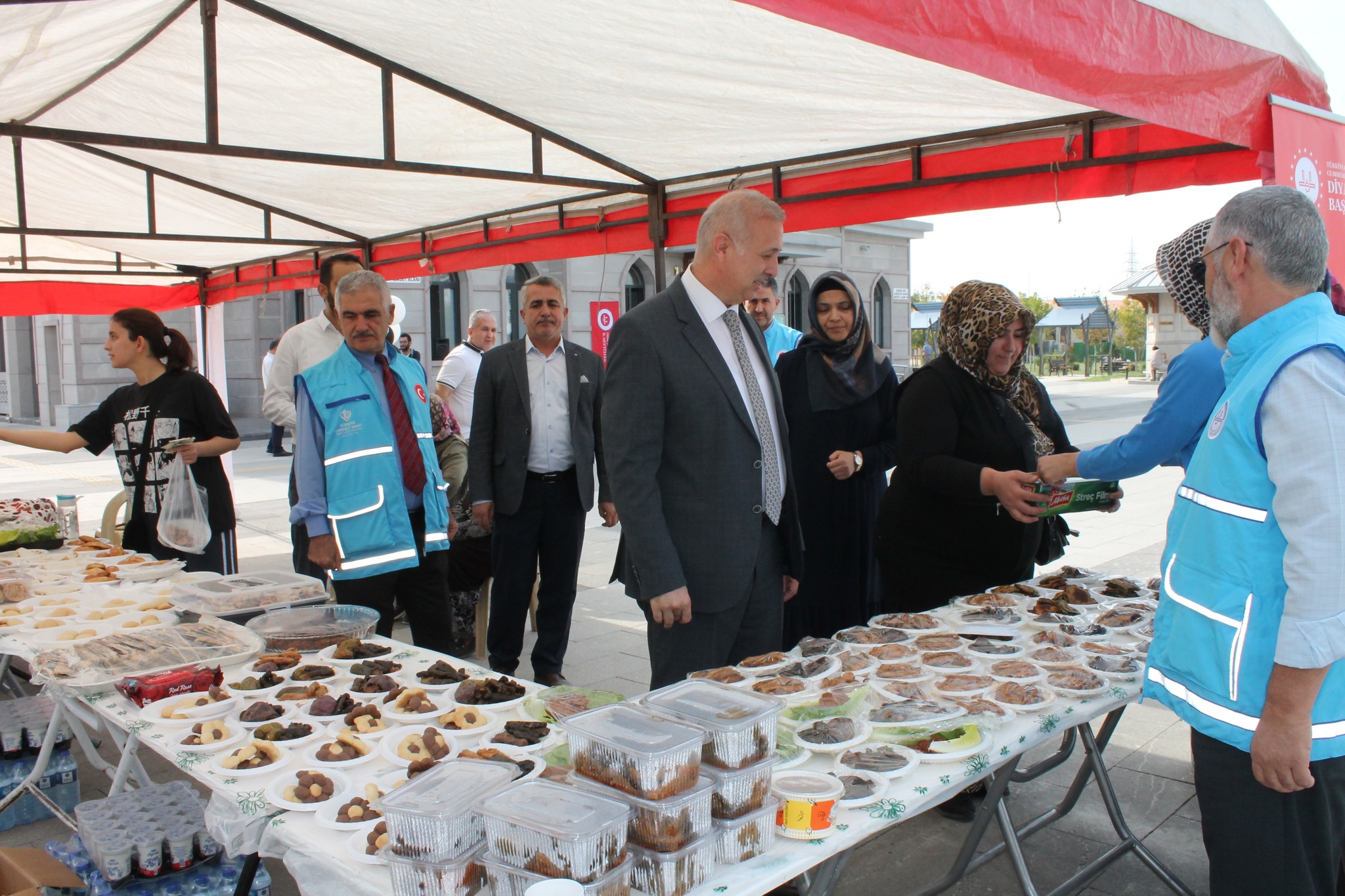 579030164 1244723467680057 1377378509450276404 N