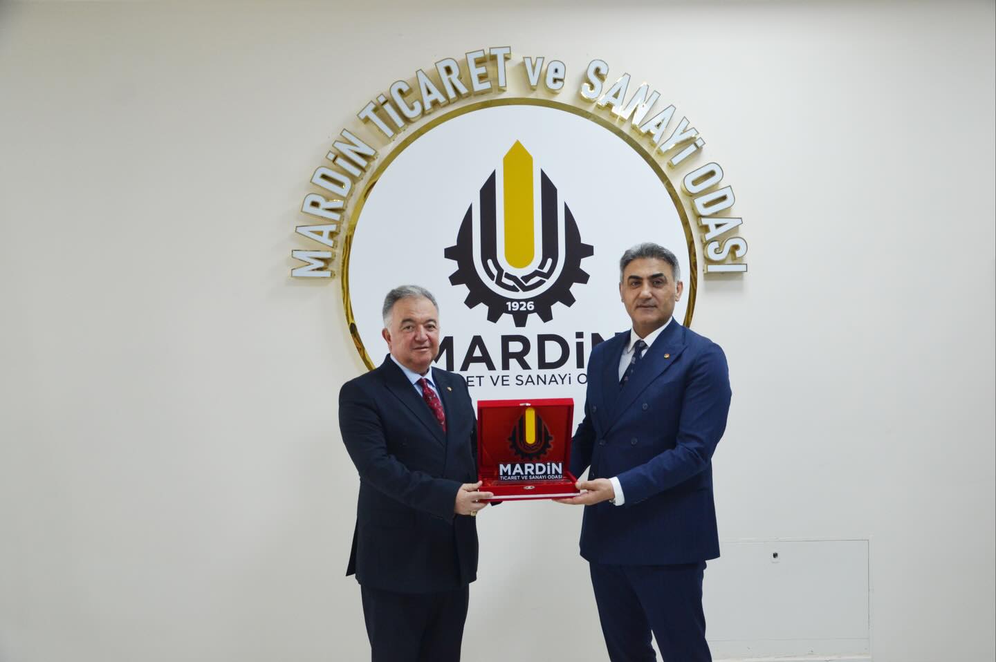 583661445 18246199405293700 5471947126757250626 N