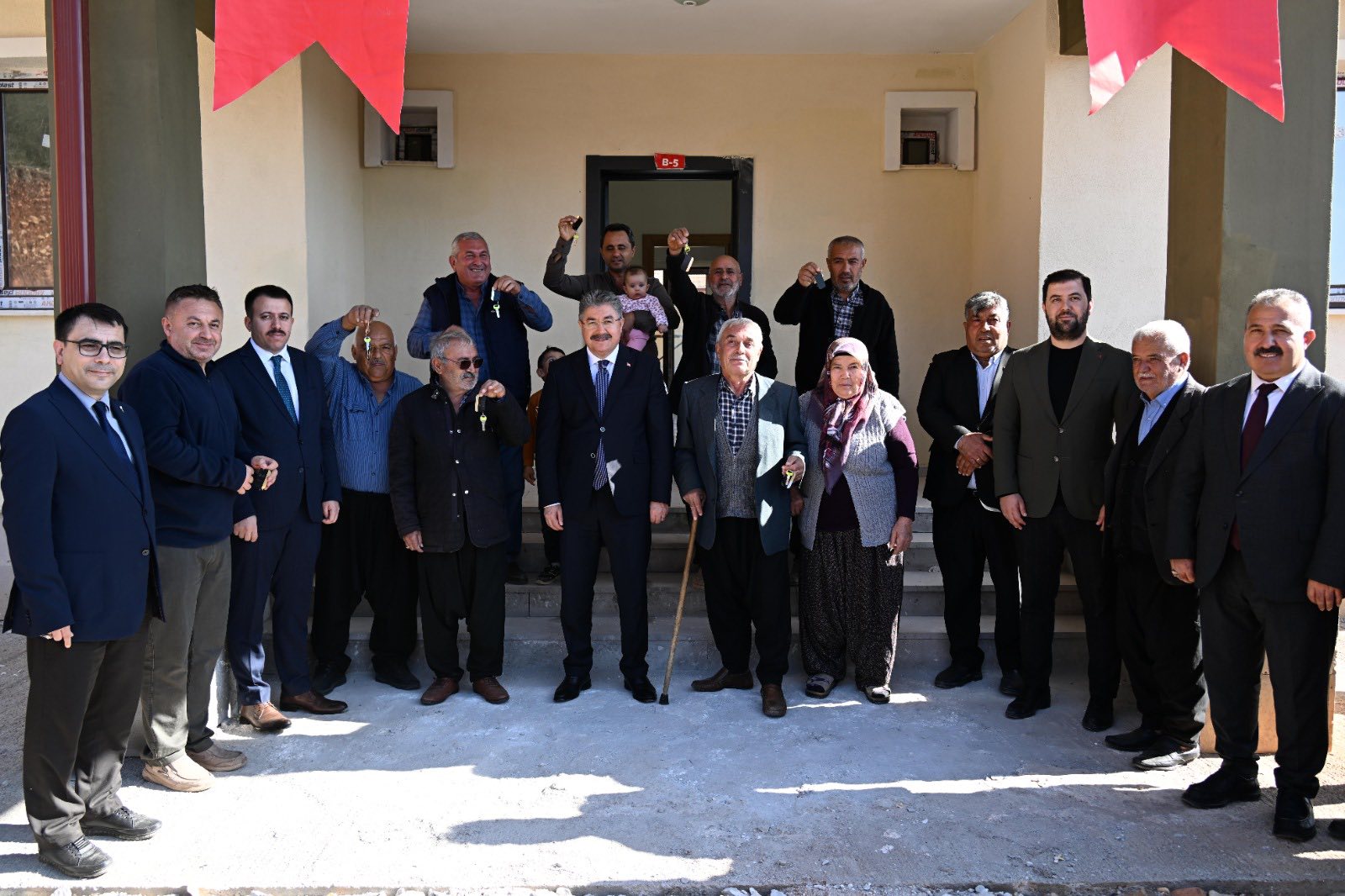 osmaniyedeköyevlerianahtarteslimi