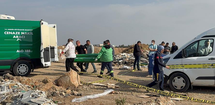 Çöpe Atılan Çekyatta Halıya Sarılı Erkek Cesedi