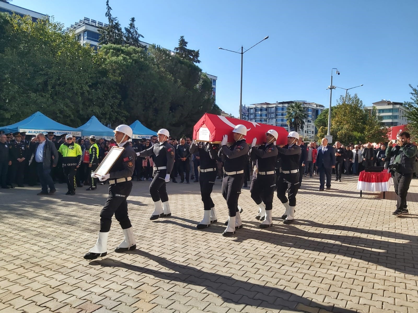 Manisa'da Şehit Polis Memuru Ali Barut İçin Tören Düzenlendi (4)